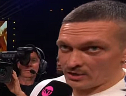 фото - Усик в шоке! Реакция Александра на нокдаун Фьюри в бою с Нганну