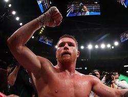 фото - BoxingScene уже знает примерную дату боя Альварес–Ковалёв. Идут переговоры 