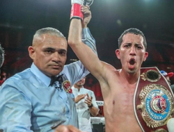 фото - Мартинес нокаутировал де Абреу, Шевалье остался с титулом: видео