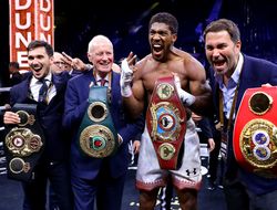 фото - Промоутер Усика: У Энтони Джошуа всего два варианта…