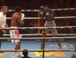 фото - Томпсон ярко защитил титул, Эдвардс отобрал пояс у бойца родного брата: видео