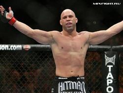 фото - (ММА) Бой Вандерлея Сильвы и Брайана Стэнна возглавит UFC on FUEL TV 8