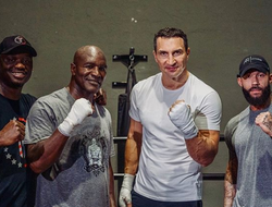 фото - Кличко в команде Холифилда, Дюран обучает внуков, Уайт ждёт зелёного света — соцсети 