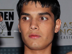 фото - Омар Фигероа ушёл из лёгкого веса на охоту за Дэнни Гарсией