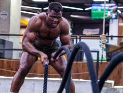 фото - Нганну назвал фаворита боя Фьюри-Усик