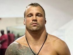 фото - Бриедис поздравил Пола и Усика с днём рождения. Поёт чемпион неважно — видео