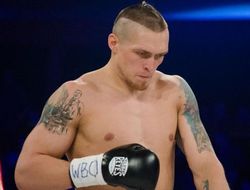 фото - Усик получил травму, бой с Чисорой откладывается — СМИ