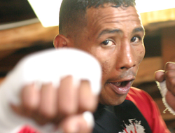 фото - Рикардо Майорга грозится «отшлёпать» Чавеса-младшего, «словно девчёнку»