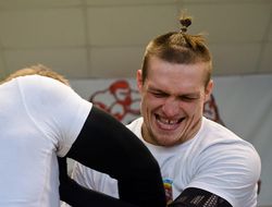 фото - Александр Усик в Польше: открытая тренировка и экскурсия по Гданьску — видео