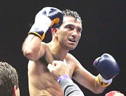 фото - Омар Нарваэс победил Давида Кармону и в девятый раз отстоял титул