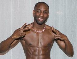 фото - Угас остановил Робинсона и стал претендентом для Спенса