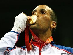 фото - Джеймс Дигейл стал претендентом, побив Брэндона Гонсалеса