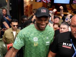 фото - Дюбуа устроил дома вечеринку в ночь боя с Усиком. Реакция Лапина