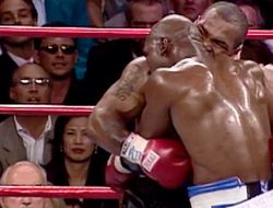 фото - Как Майк Тайсон: в США боец откусил оппоненту кусочек уха — есть видео