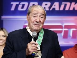 фото - Боб Арум собирается узнать, чего вообще хочет Ломаченко