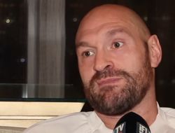 фото - «Усика сбросили с пьедестала». Фьюри объяснил, как подписали контракт