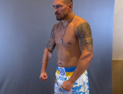 фото - «Я готов к бою». Усик провёл фотосессию в Саудовской Аравии — видео