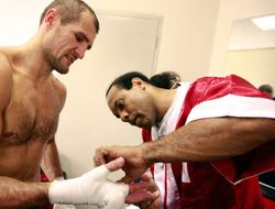 фото - Тренер Ковалёва: Уорд боится реванша, обманывает фанов