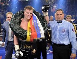 фото - Луис Пабон – рефери боя Владимира Кличко и Александра Поветкина