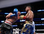 Легендарный чемпион отказался от пояса WBA