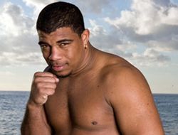 фото - Одланиер Солис в андеркарте у Феликса Штурма: декабрь, Германия