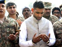 фото - Амир Хан будет бить байдыки в 2016 году, но трижды выступит в следующем