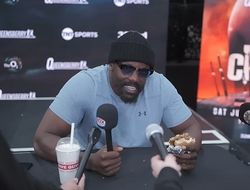 фото - Усик приехал в Великобританию и сводил нас всех в школу — Чисора