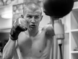 фото - Подопечный Абеля Санчеса из Украины подерётся с 40-летним мексиканским Фредди