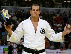 фото - Легендарный бразильский боец рассказал о победе над коронавирусом: Это не шутка!