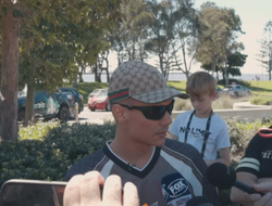 фото - «Он нервничает из-за держалки и наследия». Цзю и Спенсер ответили на вопросы СМИ