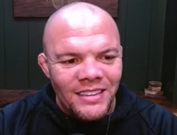 фото - Махачев не опередил Джонса в «паунде»: экс-претендент Смит объяснил почему