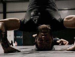 фото - Братья Кличко и солист Scorpions в Киеве, Усик пережил эмоции спиннингиста, Макгрегор продолжает набирать форму — соцсети 