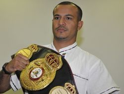 фото - Неомар Серменьо с третьей попытки взял титул чемпиона мира WBA