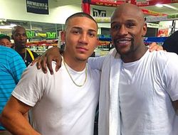 фото - Теофимо Лопес в печали из-за Мейвезера: «Чувак, ты разрушаешь своё наследие!»