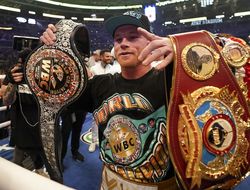 фото - Канело после победы над Сондерсом обменялся тёплыми словами с Чавесом