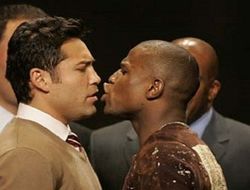 фото - Оскар Де Ла Хойя влез в спор между Саулем Альваресом и Флойдом Мэйуэзером