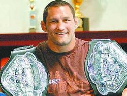 фото - (ММА) Дэн Хендерсон: «Тренироваться в полную силу пока не могу»