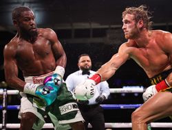 фото - Как Мейвезеру удалось «нагреть» Логана Пола? Объясняет босс UFC