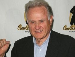 фото - Ларри Мерчант не видит Канело в полутяжах — его мнение о бое Ковалёв–Альварес