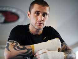 фото - Бёрнз и Индонго объединят титулы в апреле: официально