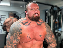 фото - Главный герой самого дикого ивента месяца бросил вызов коллеге: «Как вам бой между двумя сильнейшими чуваками в мире?»