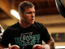 фото - Канело с тренером переболели коронавирусом — по-разному: видео