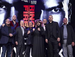 фото - Алалших показал красивый постер к бою Фьюри-Усик и видео, как Тайсон поднимает огромного тигра