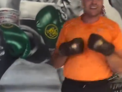 фото - «Усик, я иду за тобой!» Фьюри вернулся в зал и обратился к украинцу — видео