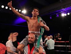 фото - Рэй Варгас отобрал титул у Марка Магсайо: видео