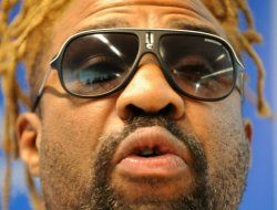 фото - Шеннону Бриггсу не дали «угостить» Владимира Кличко пирогом