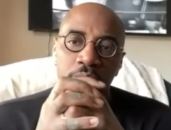 фото - Усик или Джошуа? Тренер Уайлдера о том, кто дольше продержится с Деонтеем