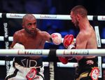 Гэлэхэд избил Диккенса в бою за вакантный титул IBF: видео