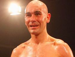 фото - Стюарт Холл завоевал вакантный титул IBF, перебив в «войне» Вуси Малингу