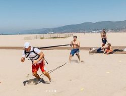 фото - Шевадзуцкий поможет Поветкину, Головкин тренируется на пляже, а Ломаченко играет в волейбол — соцсети 